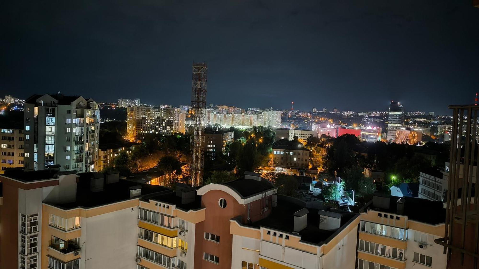 Комната С Двухместной Кроватью В Квартире С Общим Душем И Кухней, Double Room In A Guest Apartment, Camera La Cheie In Apartament Cu Dus Si Bucatarie Comuna キシナウ エクステリア 写真