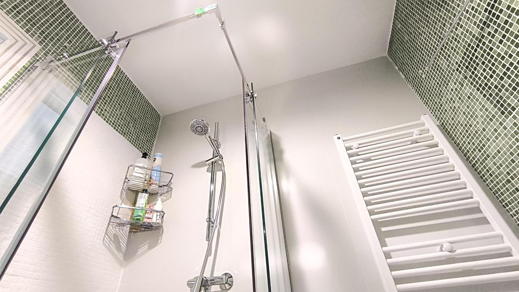 Комната С Двухместной Кроватью В Квартире С Общим Душем И Кухней, Double Room In A Guest Apartment, Camera La Cheie In Apartament Cu Dus Si Bucatarie Comuna キシナウ エクステリア 写真